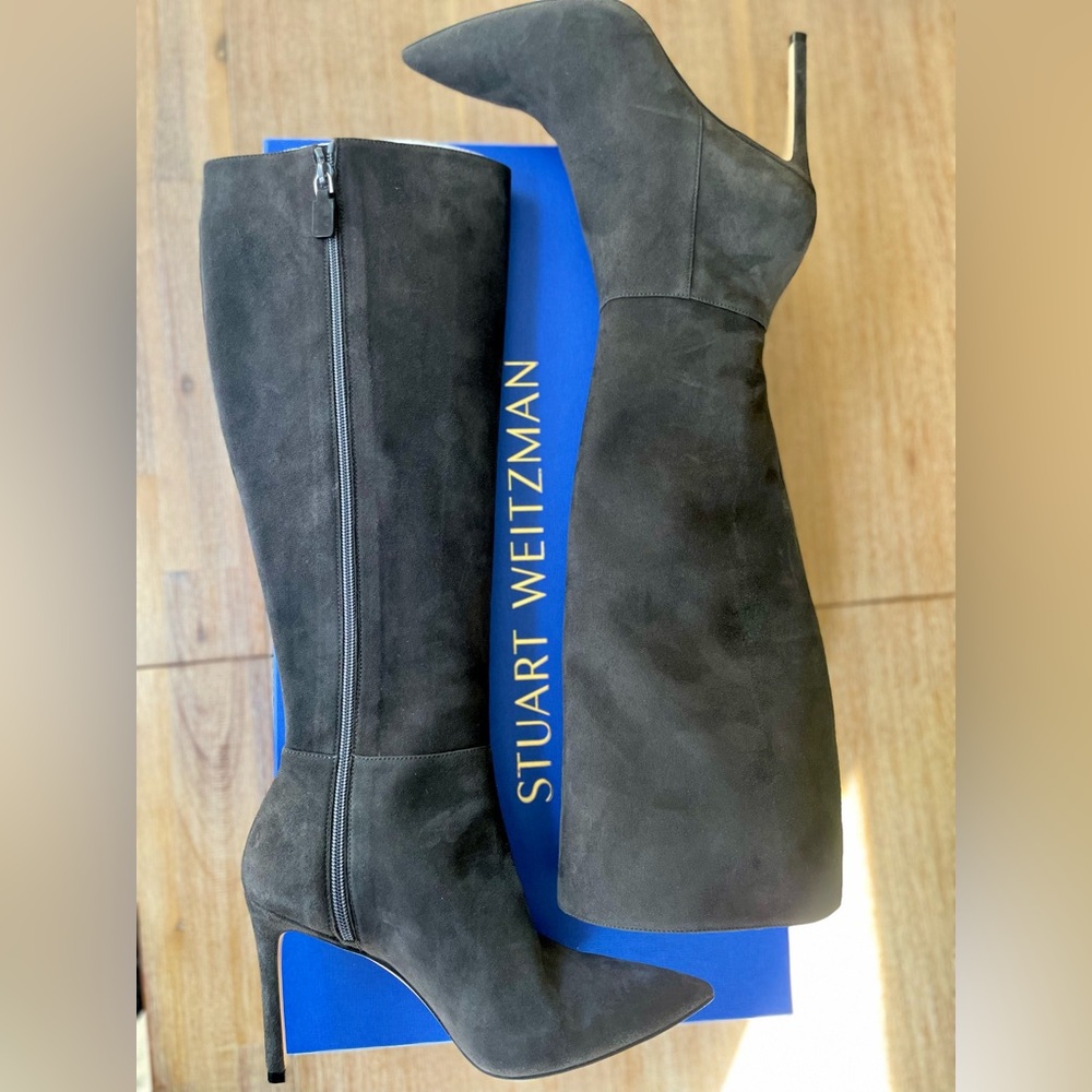 STUART WEITZMAN: AVENUE ZIP 95 KNEE-HIGH BOOTS